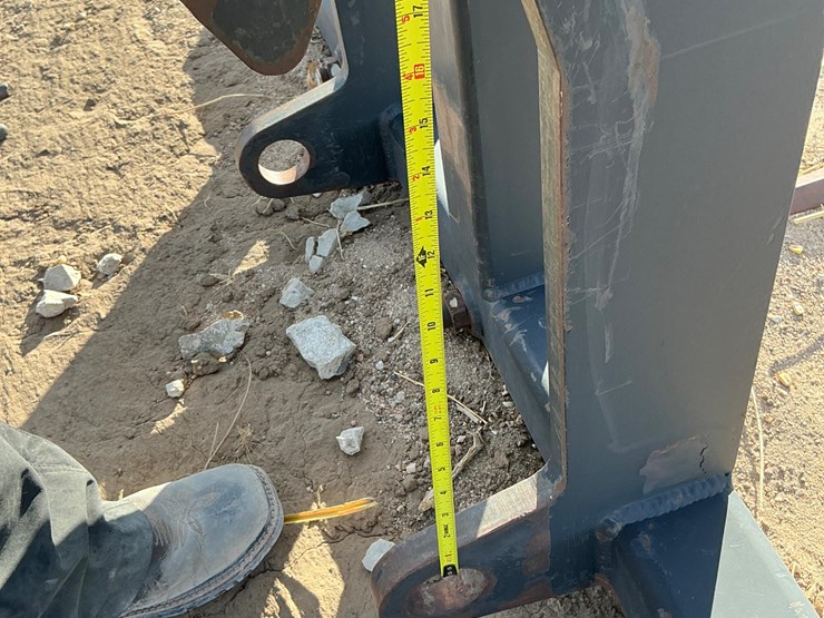 custom-assembled-bale-fork/hay-head-image-12