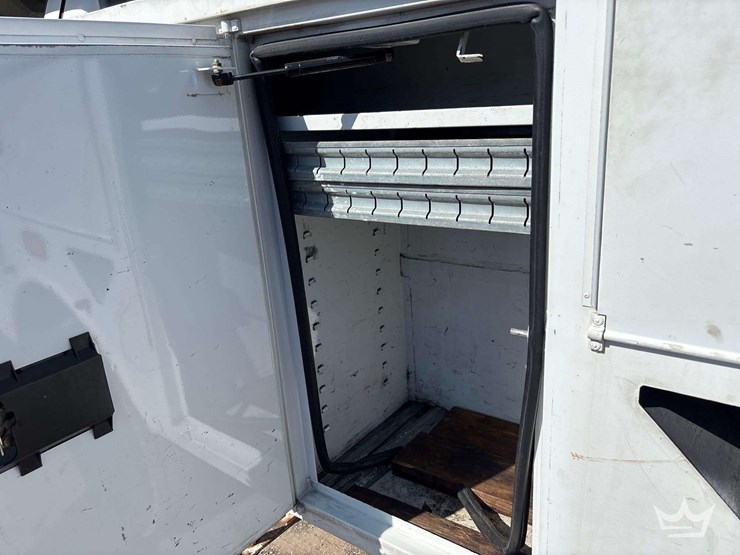 2014-ford-f550-image-21