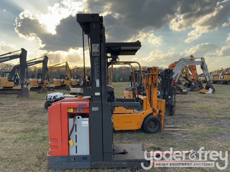 2017-toyota-6bpu15-image-6