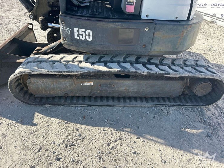 2011-bobcat-e50m-mini-excavator-image-23