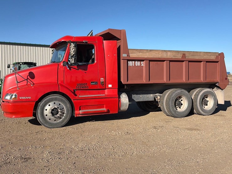 1999-volvo-vnl42t-dump-truck-image-2