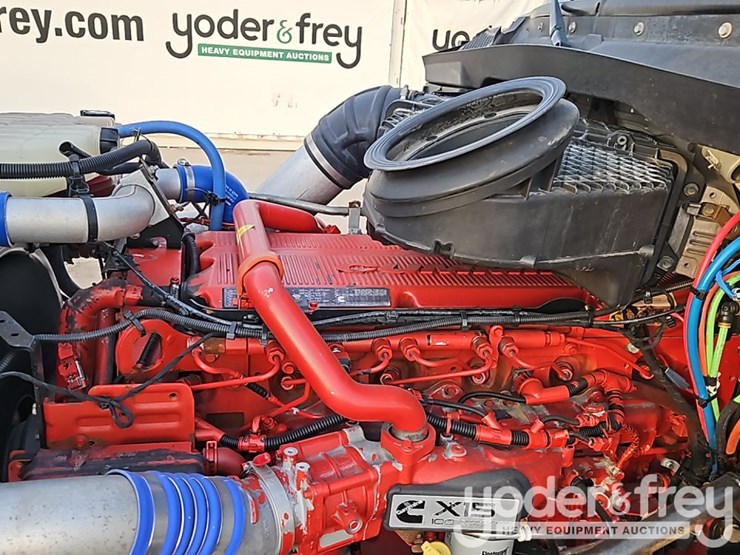 2020-peterbilt-567-image-25