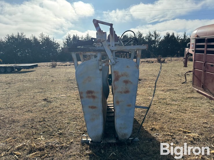 bowman-hydraulic-squeeze-chute-image-6