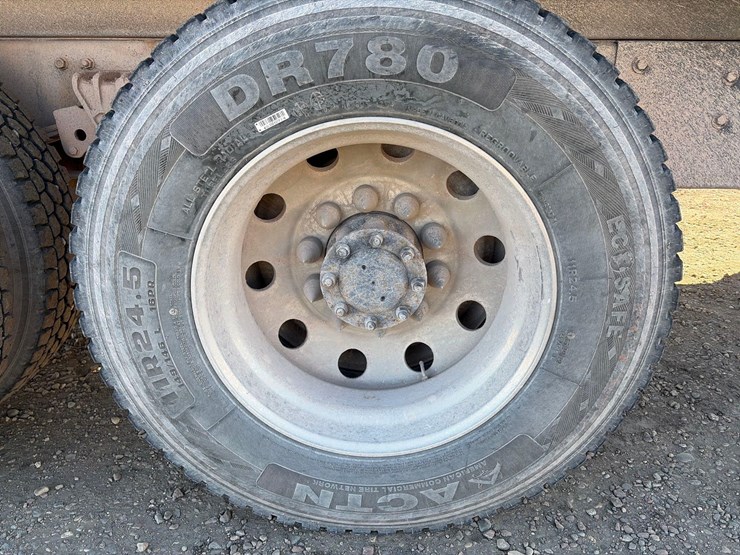 1999-volvo-vnl42t-dump-truck-image-7