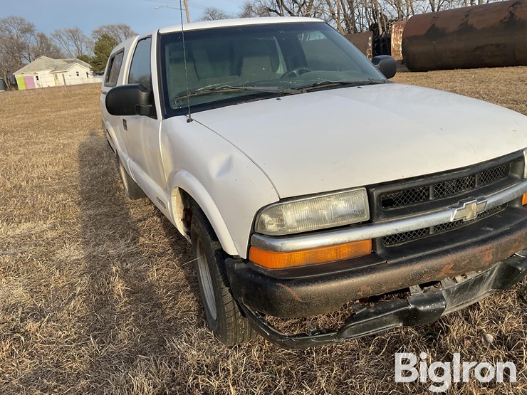 2002-chevrolet-s10-image-10