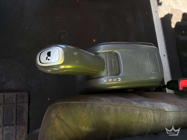 2016-volvo-vnl-t/a-sleeper-cab-truck-tractor-image-26