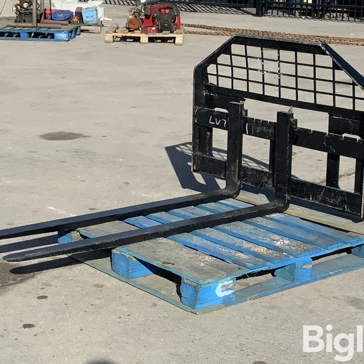 2025 Giyi 60" Skid Steer Pallet Forks & Mast Assembly