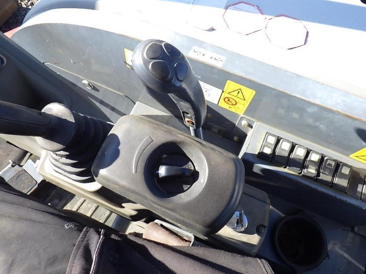 takeuchi-tb260-image-39