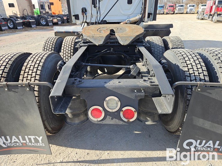 2017-freightliner-cascadia-125-image-9