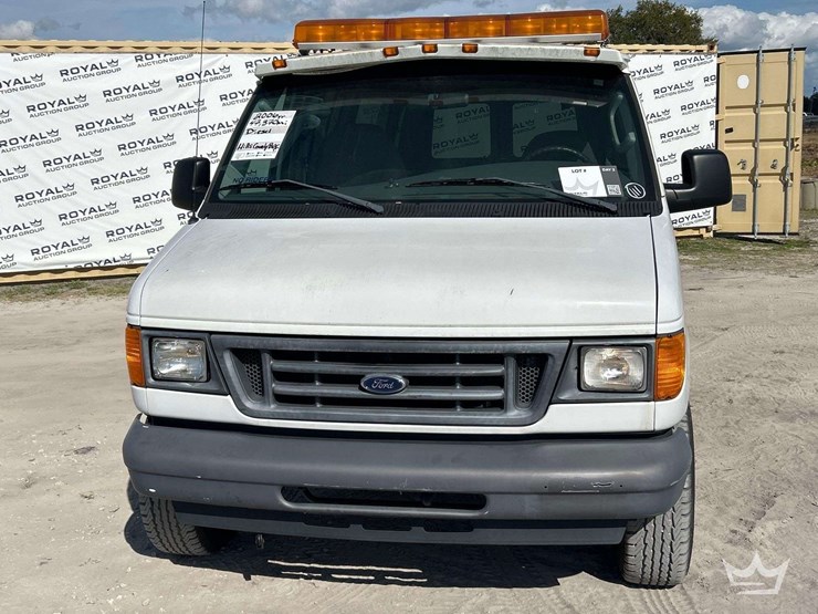 2006-ford-cargo-image-21