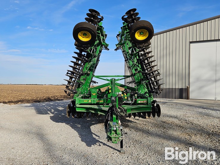 2022-john-deere-2330-image-2