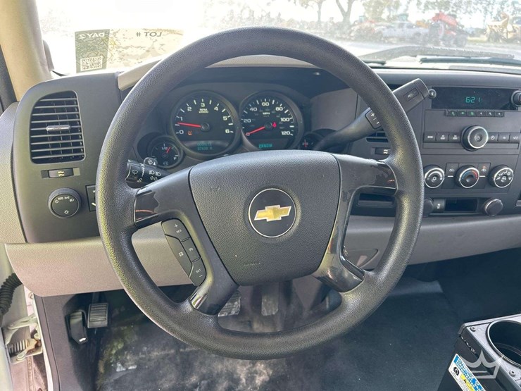 2013-chevrolet-silverado-1500-image-11