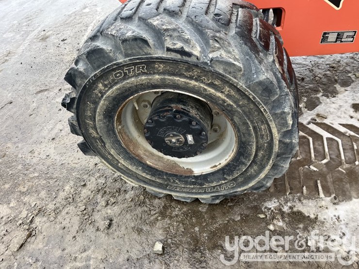 2013-jlg-800aj-image-8