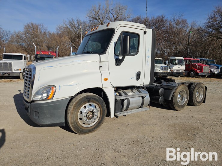 2017-freightliner-cascadia-125-image-1