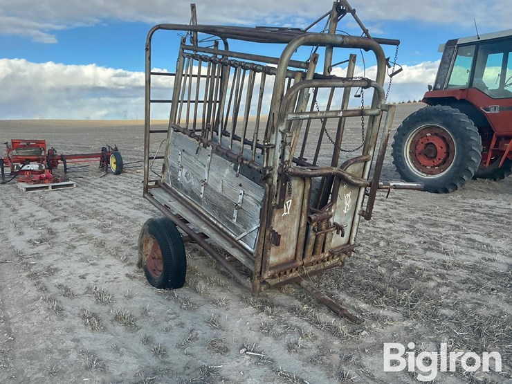 portable-squeeze-chute-image-3