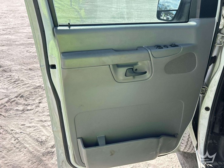 2006-ford-cargo-image-14