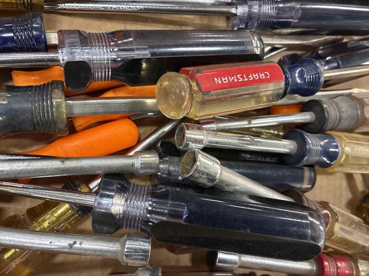 #115305-•-box-of-nut-drivers-&-screw-drivers-image-6