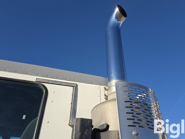 2009-freightliner-columbia-120-image-12