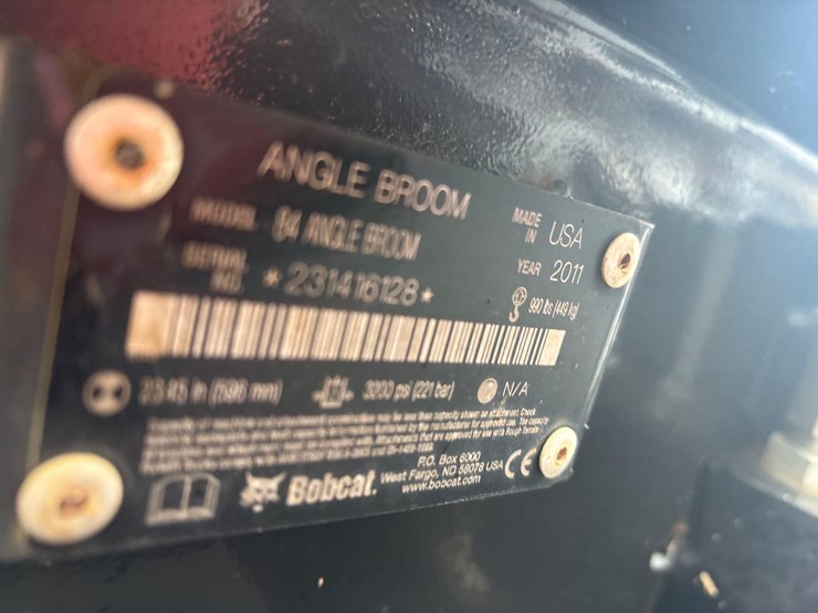 2011-bobcat-broom-image-9