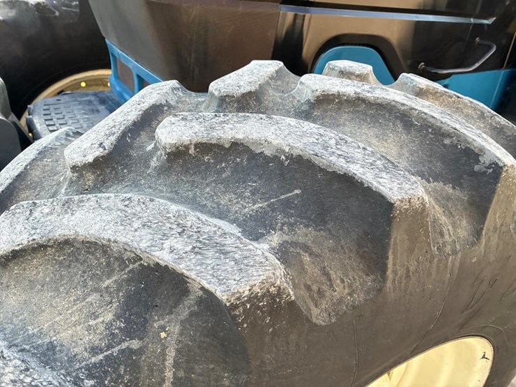 new-holland-8870-image-35