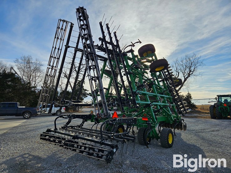 2022-john-deere-2330-image-5