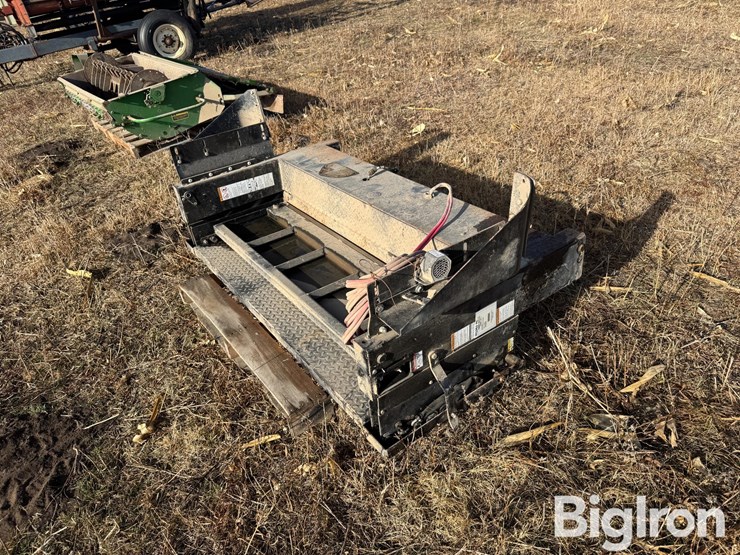 tommy-gate-tailgate-lift-image-1