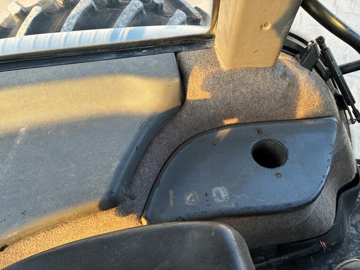 new-holland-8870-image-66