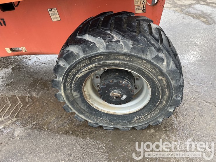 2013-jlg-800aj-image-7