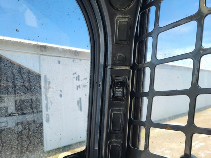 2017-bobcat-t630-image-41