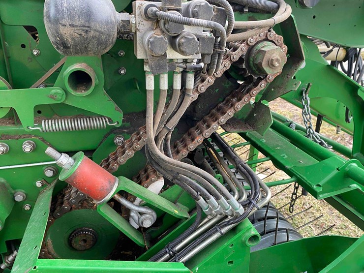 mchale-750-v6-round-baler,-image-59