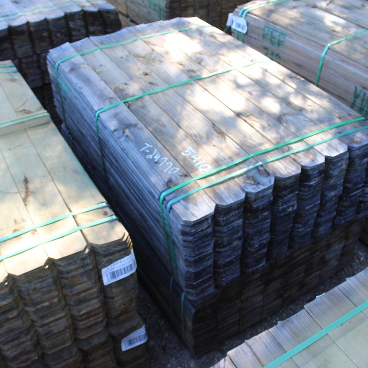 #24670 • 2 BUNDLES OF 5/8IN X 6FT FENCE BOARDS