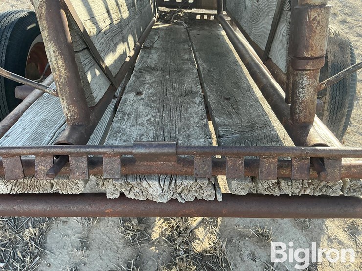 portable-squeeze-chute-image-10