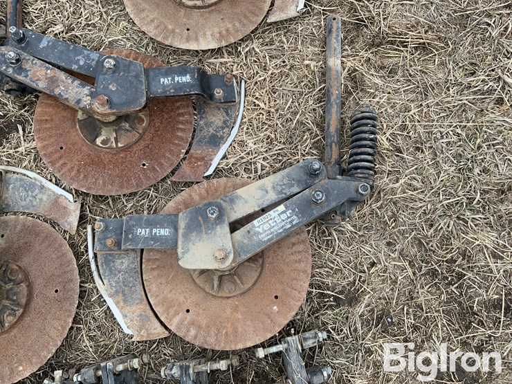 yetter-single-disc-fertilizer-openers-w/mounting-brackets-image-13