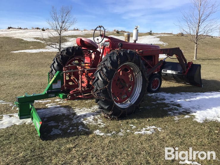 1955-farmall-400-2wd-tractor-w/loader-&-frontier-blade-image-5