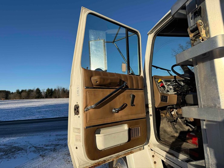 1996-ford-l-image-39