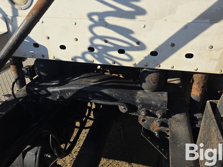 2009-freightliner-columbia-120-image-16