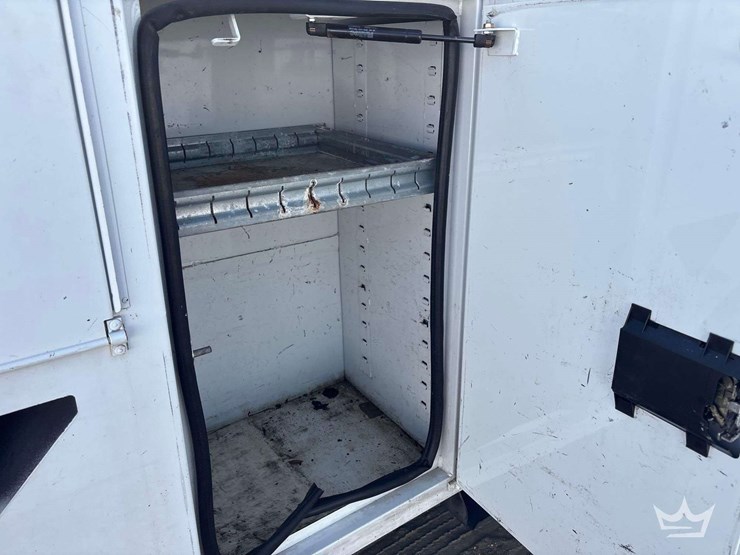 2014-ford-f550-image-39