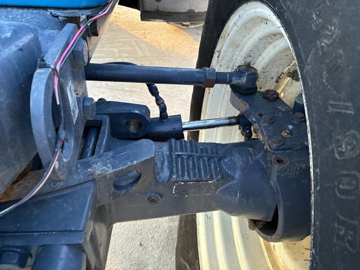 new-holland-8870-image-38