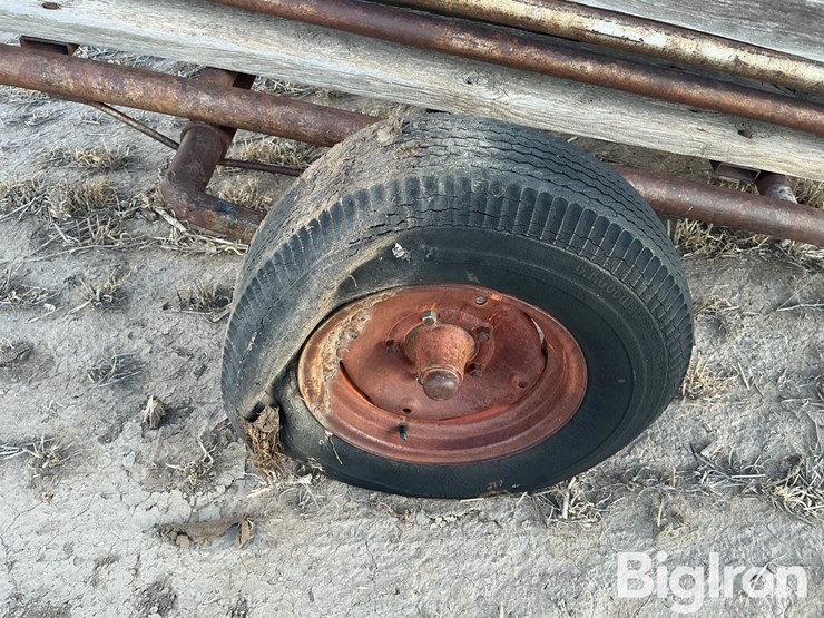 portable-squeeze-chute-image-19