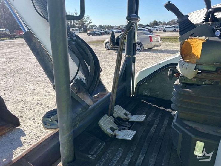 2011-bobcat-e50m-mini-excavator-image-13