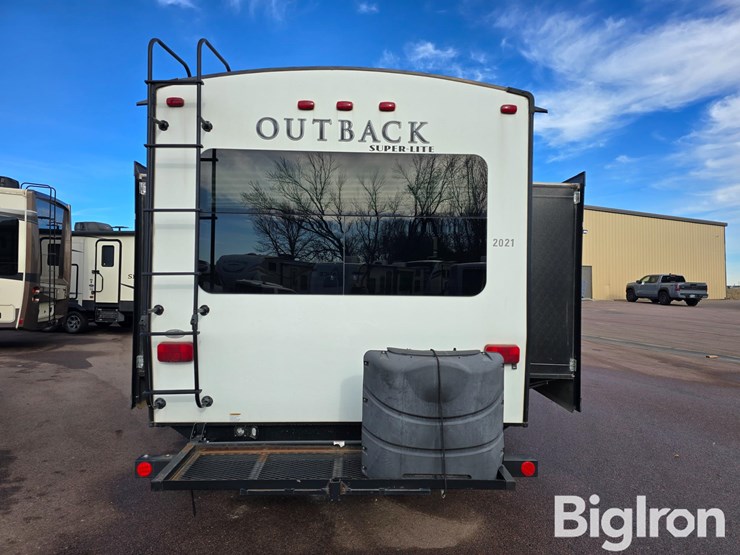 2018-keystone-outback-330rl-travel-trailer-image-6