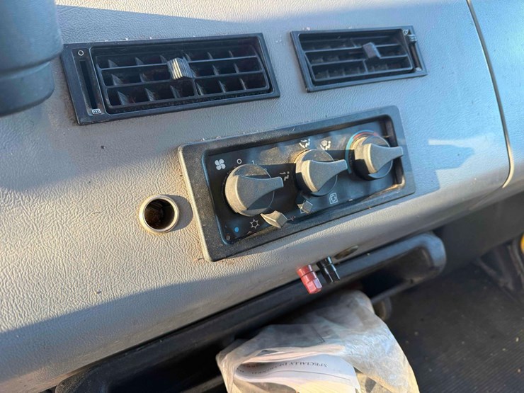 1984-freightliner-fl70-image-50