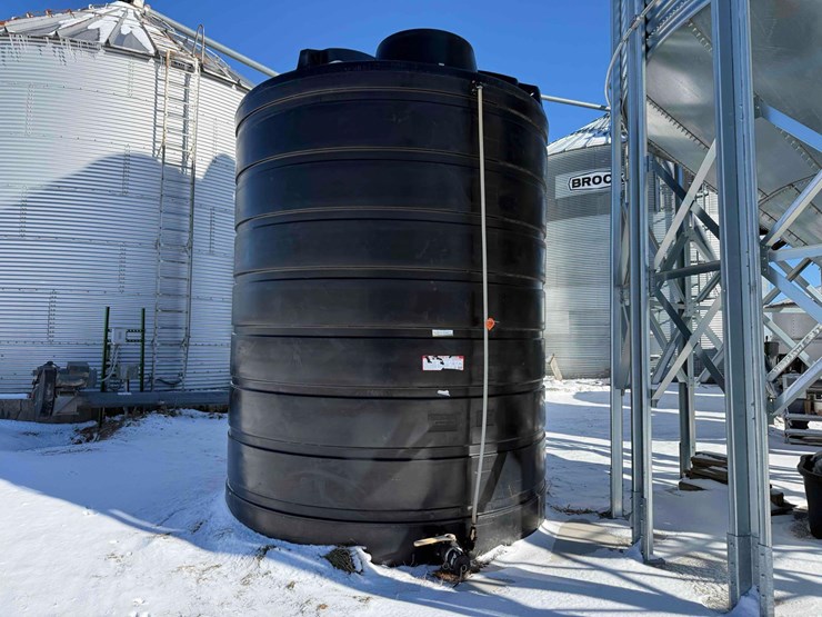 2021-5000-gal.-endura-poly-tank-image-1