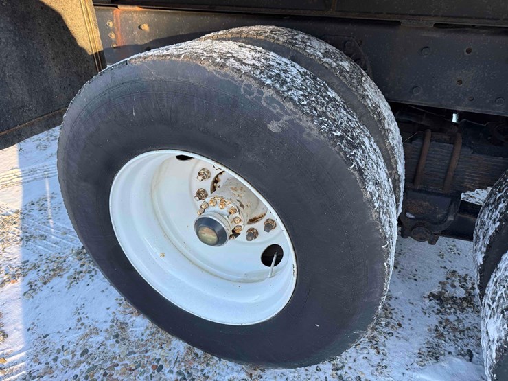 1984-freightliner-fl70-image-26