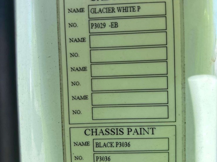 2016-volvo-vnl-t/a-sleeper-cab-truck-tractor-image-8