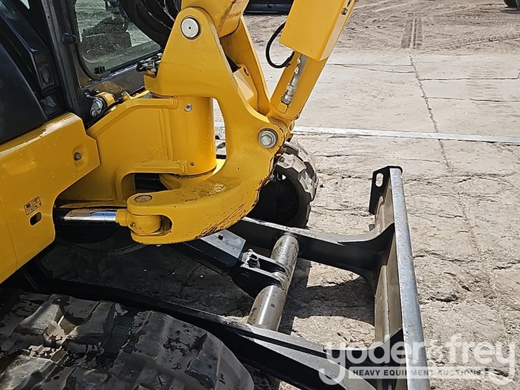 2024-komatsu-pc55mr-image-14