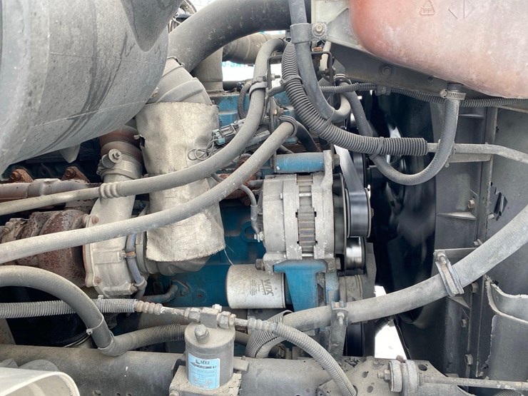 2001-case-ih-4900-image-24