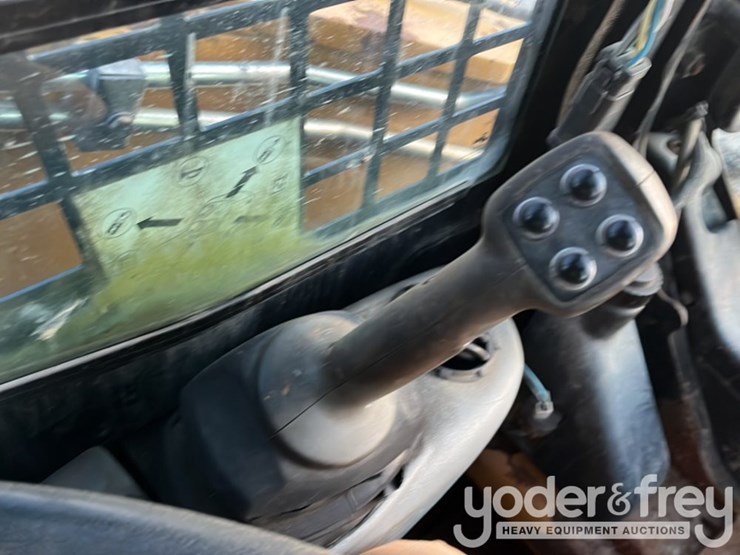 2012-caterpillar-252b3-image-26