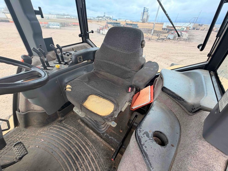 2005-challenger-55-track-tractor-image-22