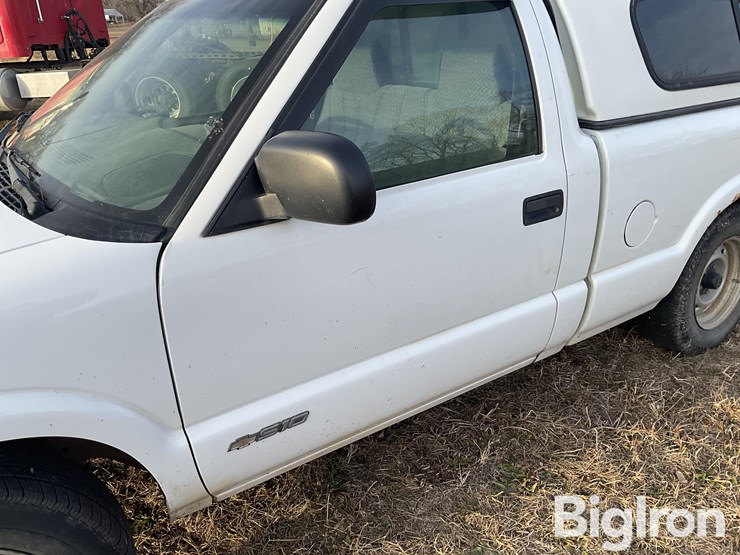 2002-chevrolet-s10-image-15